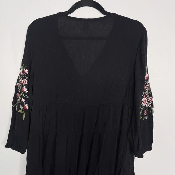 Francescas Blue Rain Medium Black Floral Embroidered V Neck Tiered Dress Crepe - Picture 6 of 10